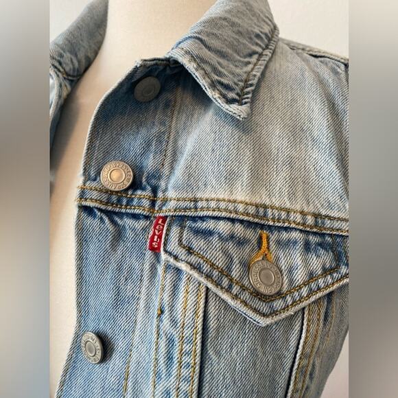 Levi Strauss Women's Petite S Boho Embroidered Distressed Denim Sleeveless Vest - Picture 6 of 11